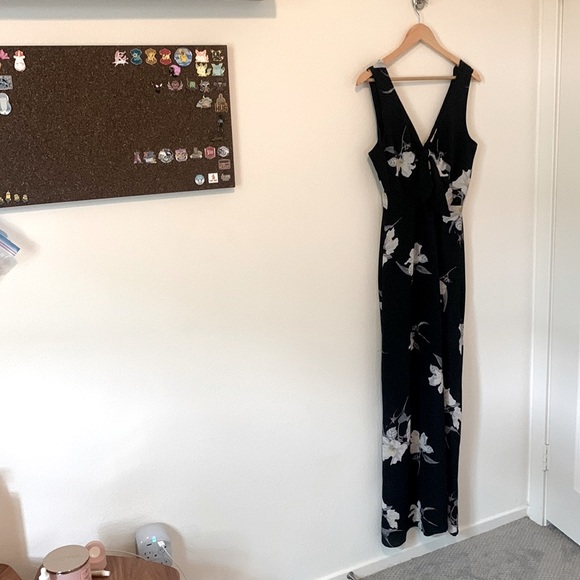 Francesca's Collections Dresses & Skirts - Floral Cut Out Festival Dress